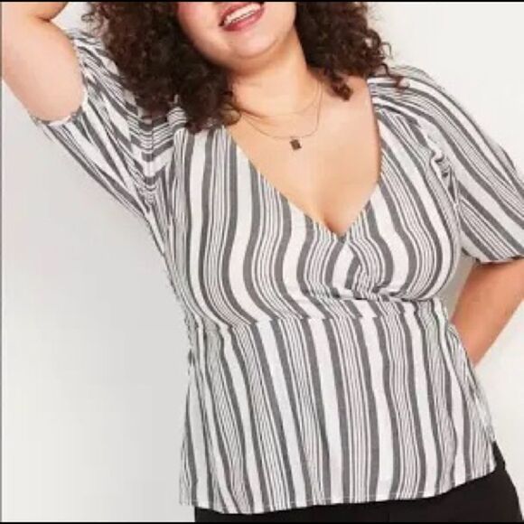 Old Navy Striped Wrap Top Small New With Tags Flattering & Chic - Picture 3 of 5
